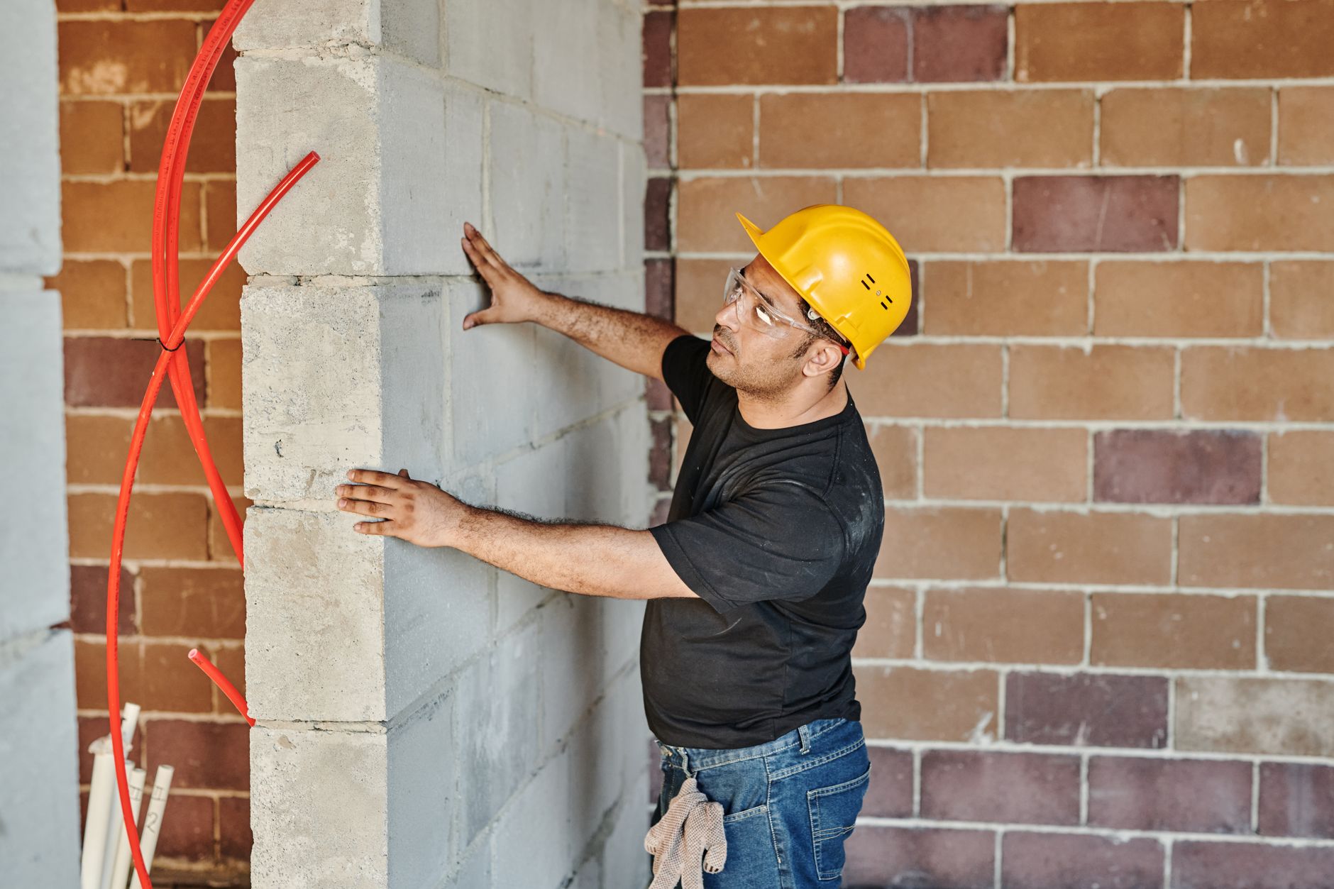 mur en parpaings chantier